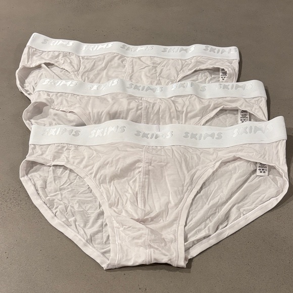 SKIMS Stretch Mens Brief (3 pair) - Picture 4 of 6